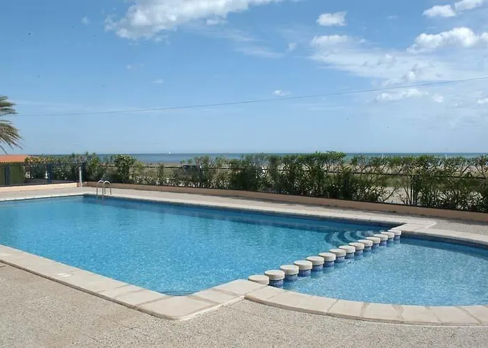 Апартаменти Carlton Playa *